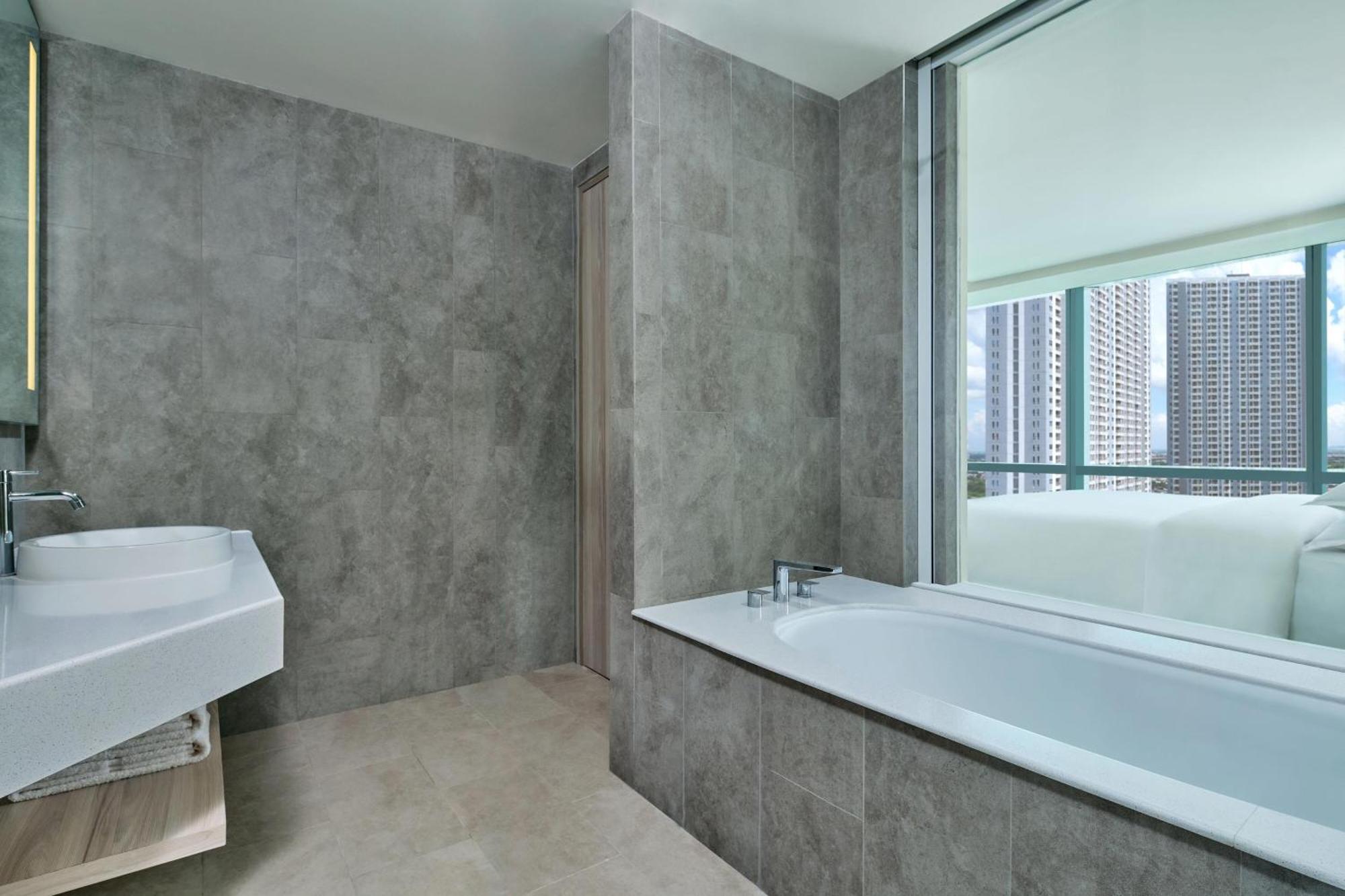 Four Points By Sheraton Surabaya, Pakuwon Indah Экстерьер фото